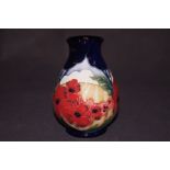 Moorcroft forever England vase 14cm