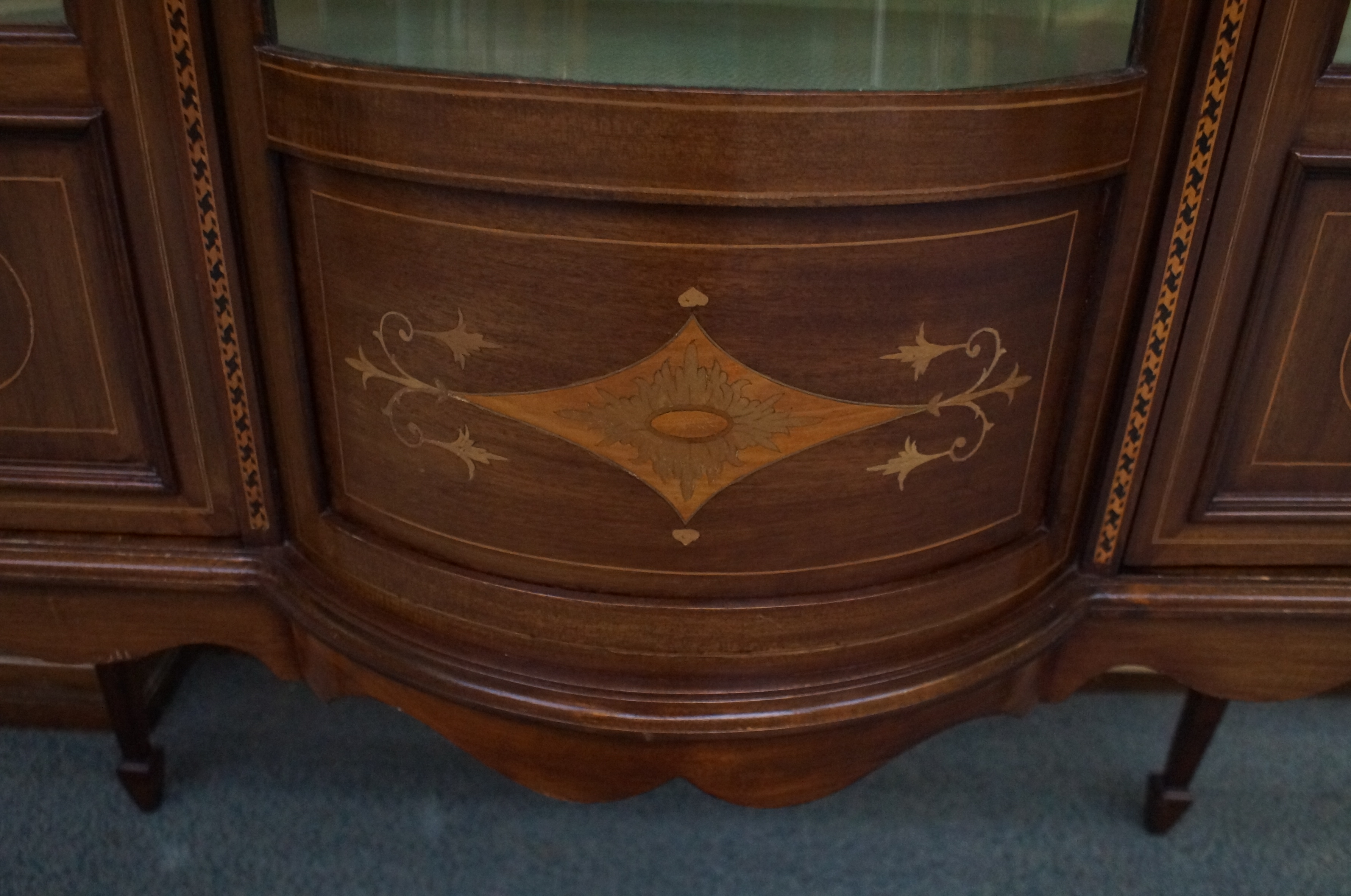 Early 20th century display cabinet with marquetry - Image 2 of 3