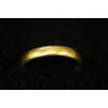 22 ct gold wedding band size- J