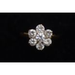 18ct Gold & diamond cluster ring set with 7 diamon