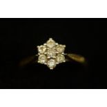 18ct gold ring set with 7 diamonds