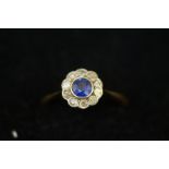 18 ct gold ring set with 10 diamonds and central s