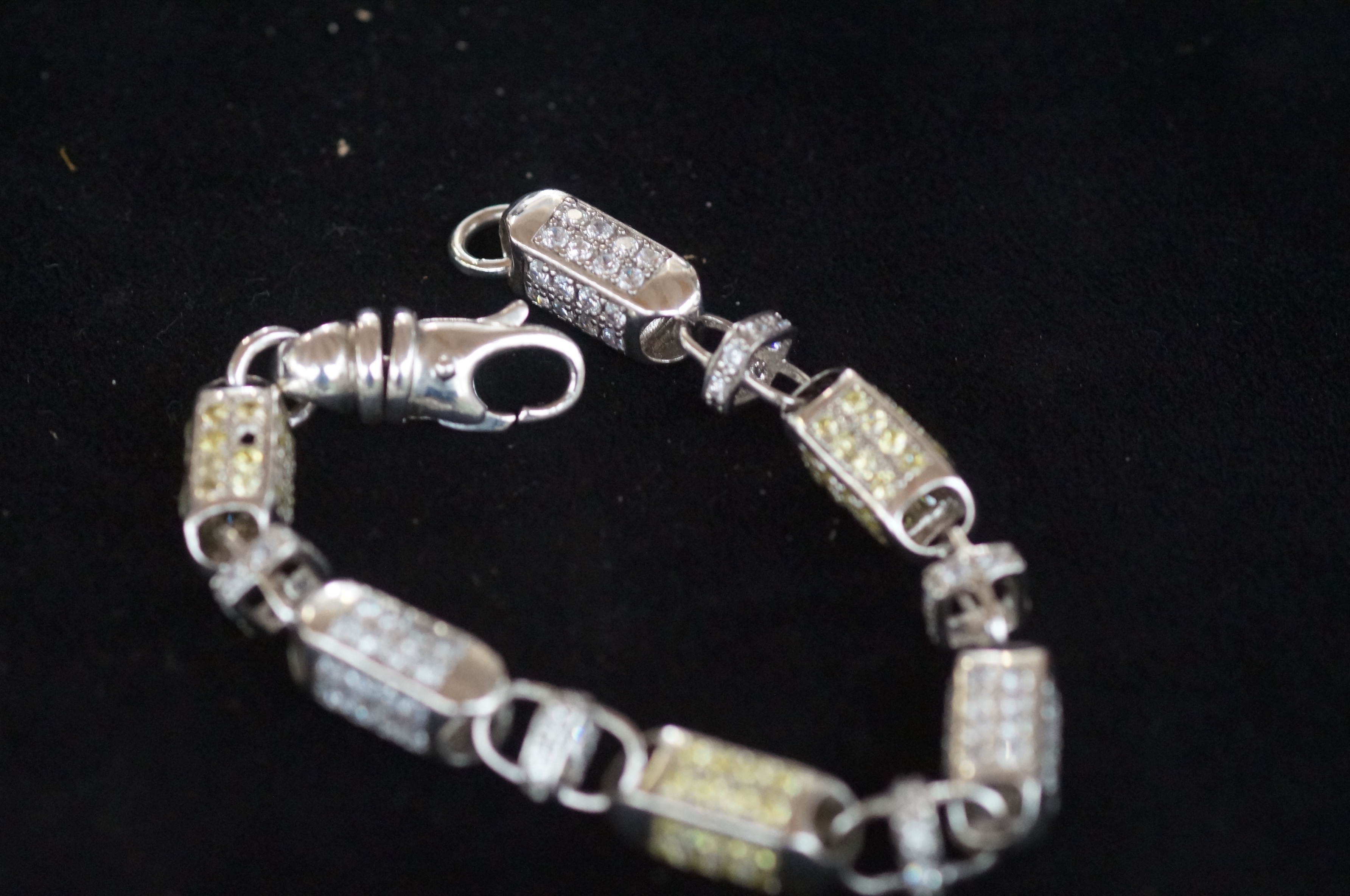 Silver fashion square with stone bracelet