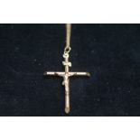 9ct Gold chain & cross pendant Weight 5g