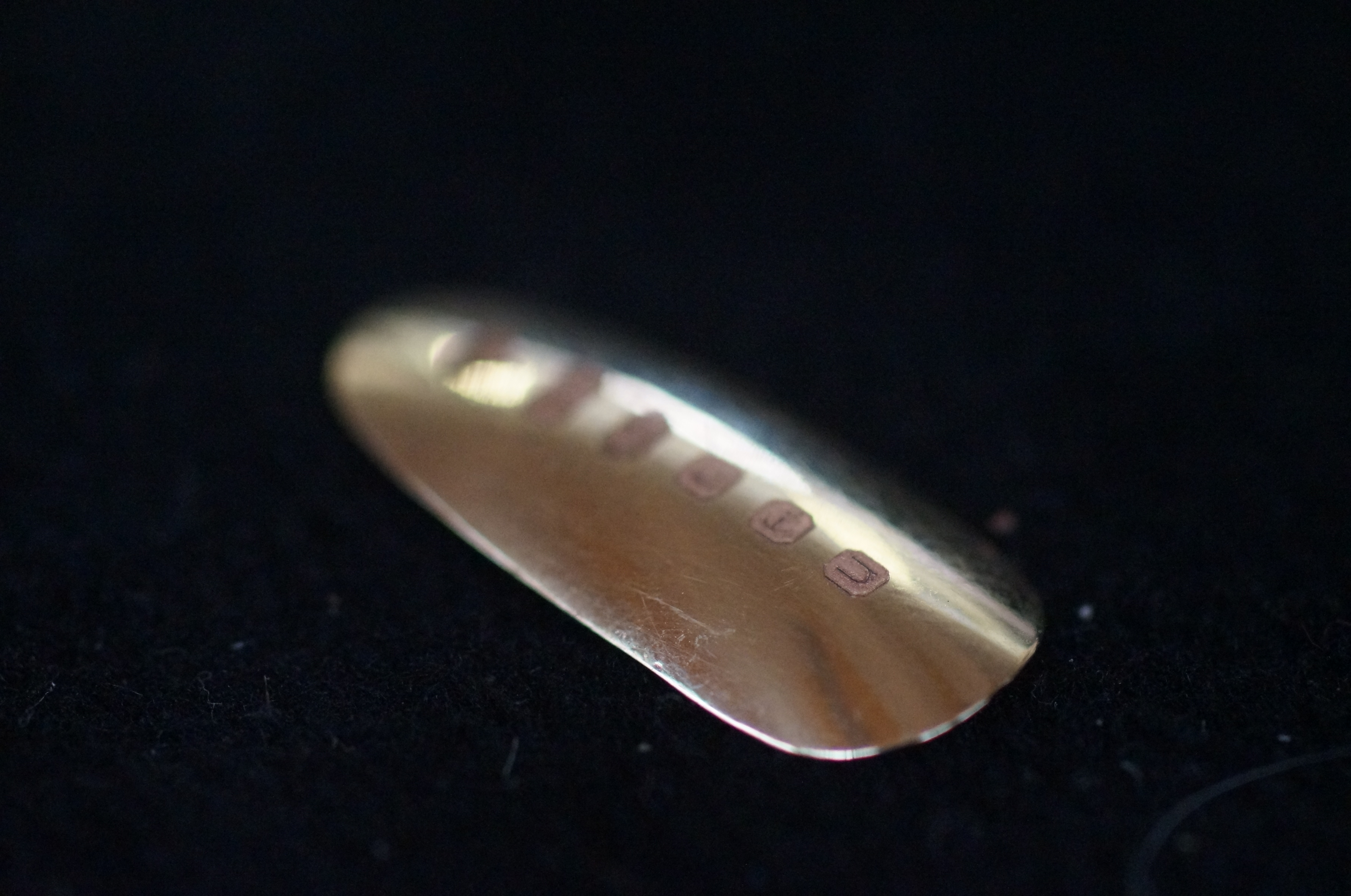 9ct Gold fingernail