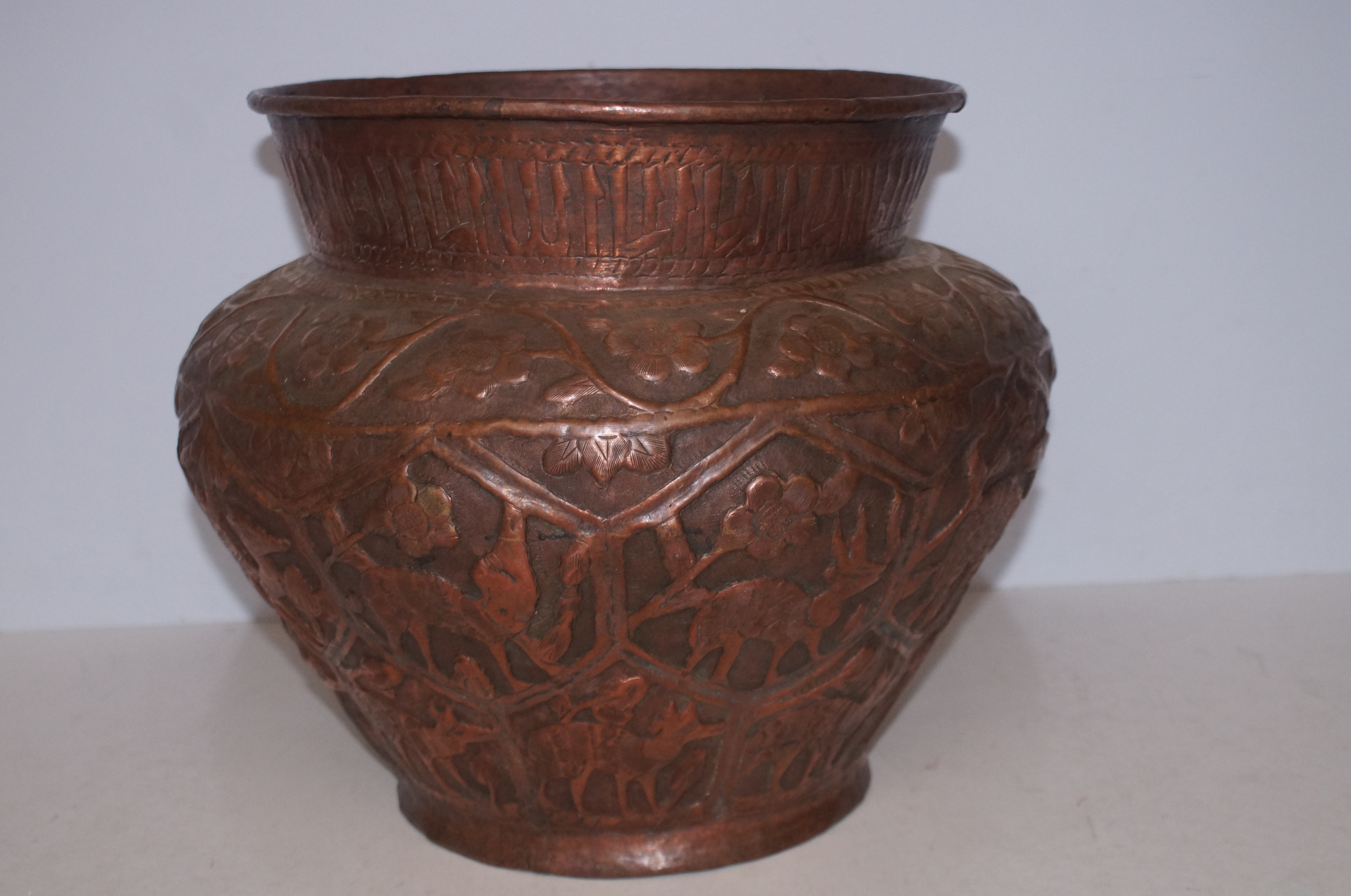 Large copper arts & crafts plant pot Height 33 cm