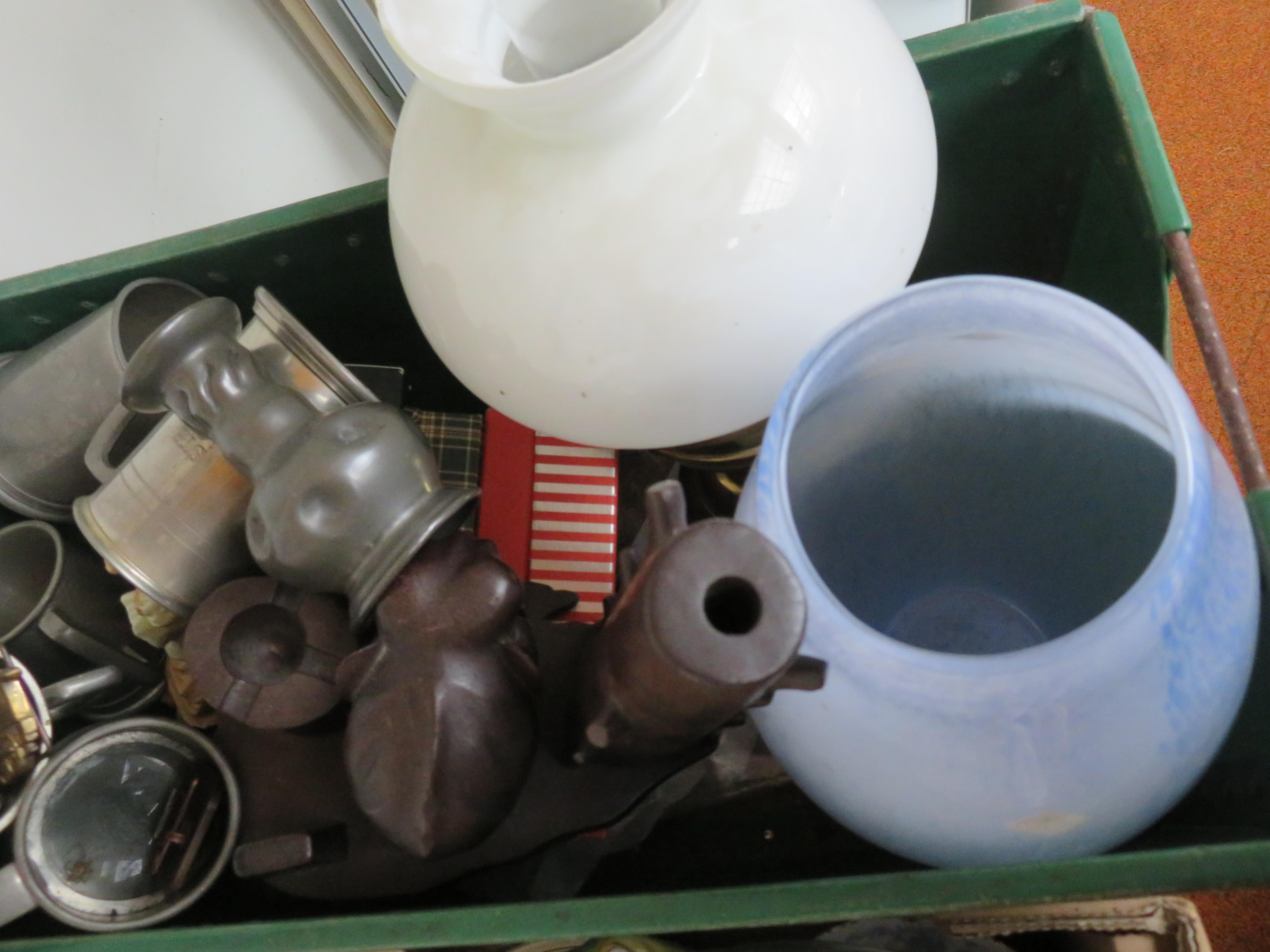 A good quality mix box to include an oil lamp