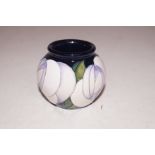 Moorcroft white rose vase Height 6 cm