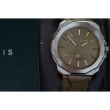 Gents Perry Ellis fashion wristwatch with box & pa