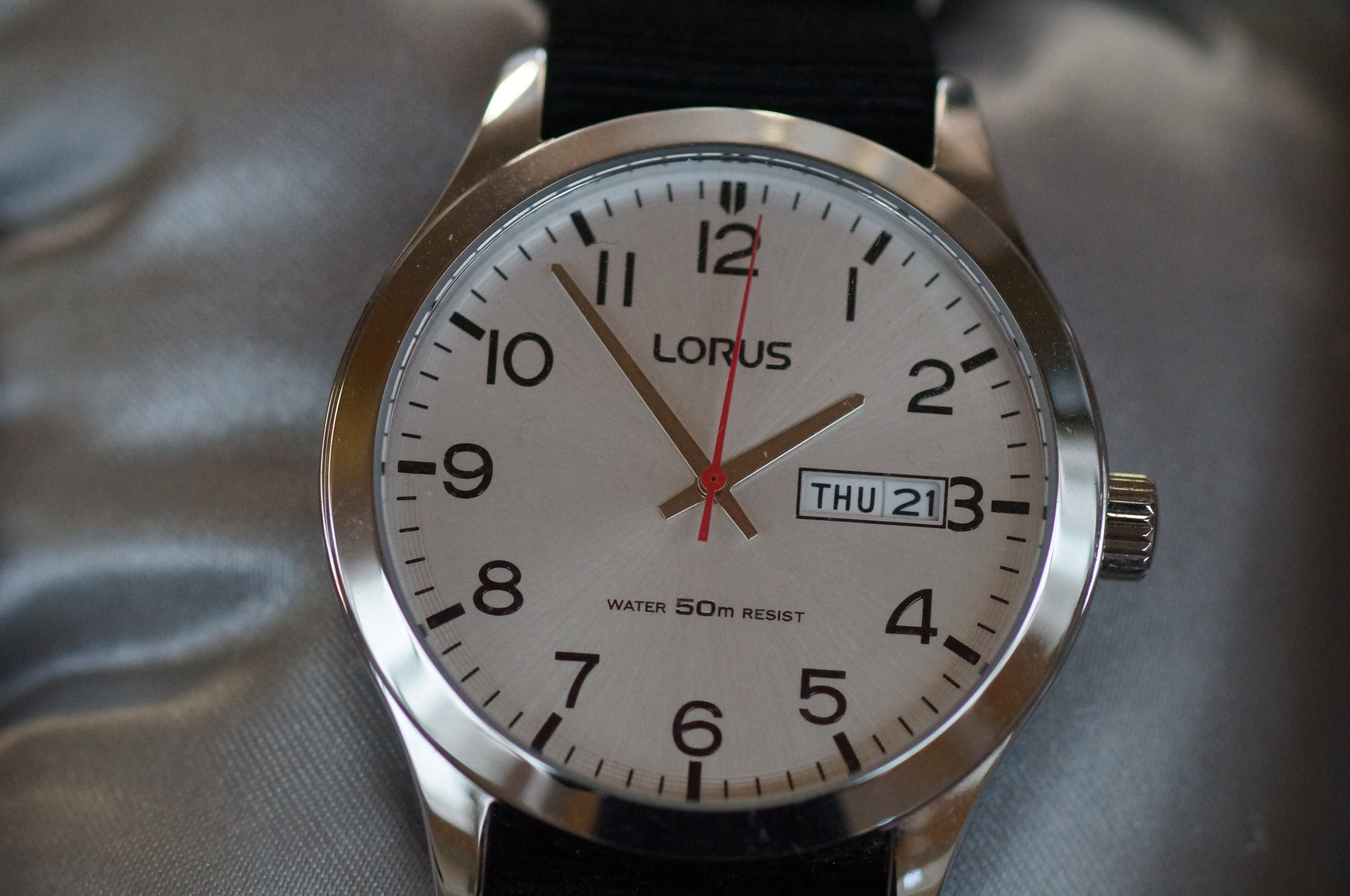 Gents lorus day/date wristwatch