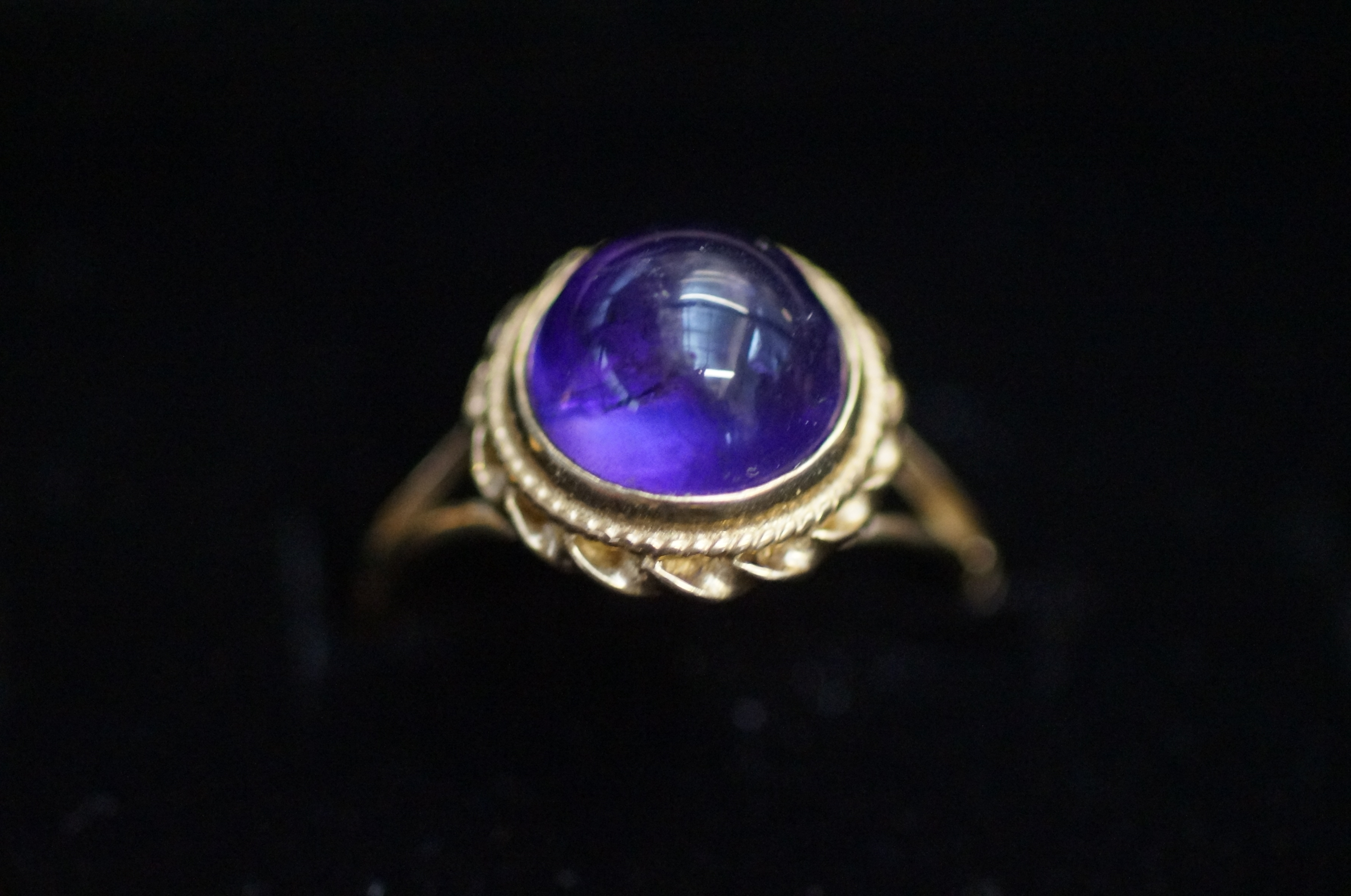 9ct Gold dress ring, set with round purple stone