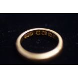 22ct Gold wedding band Weight 4.3g Size J.5
