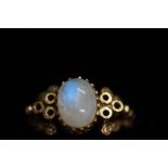 9ct Gold ring set with opal Size L