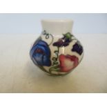 Moorcroft sweetness vase Height 8 cm