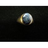 9ct Gold gents onyx ring with centurion motif Size