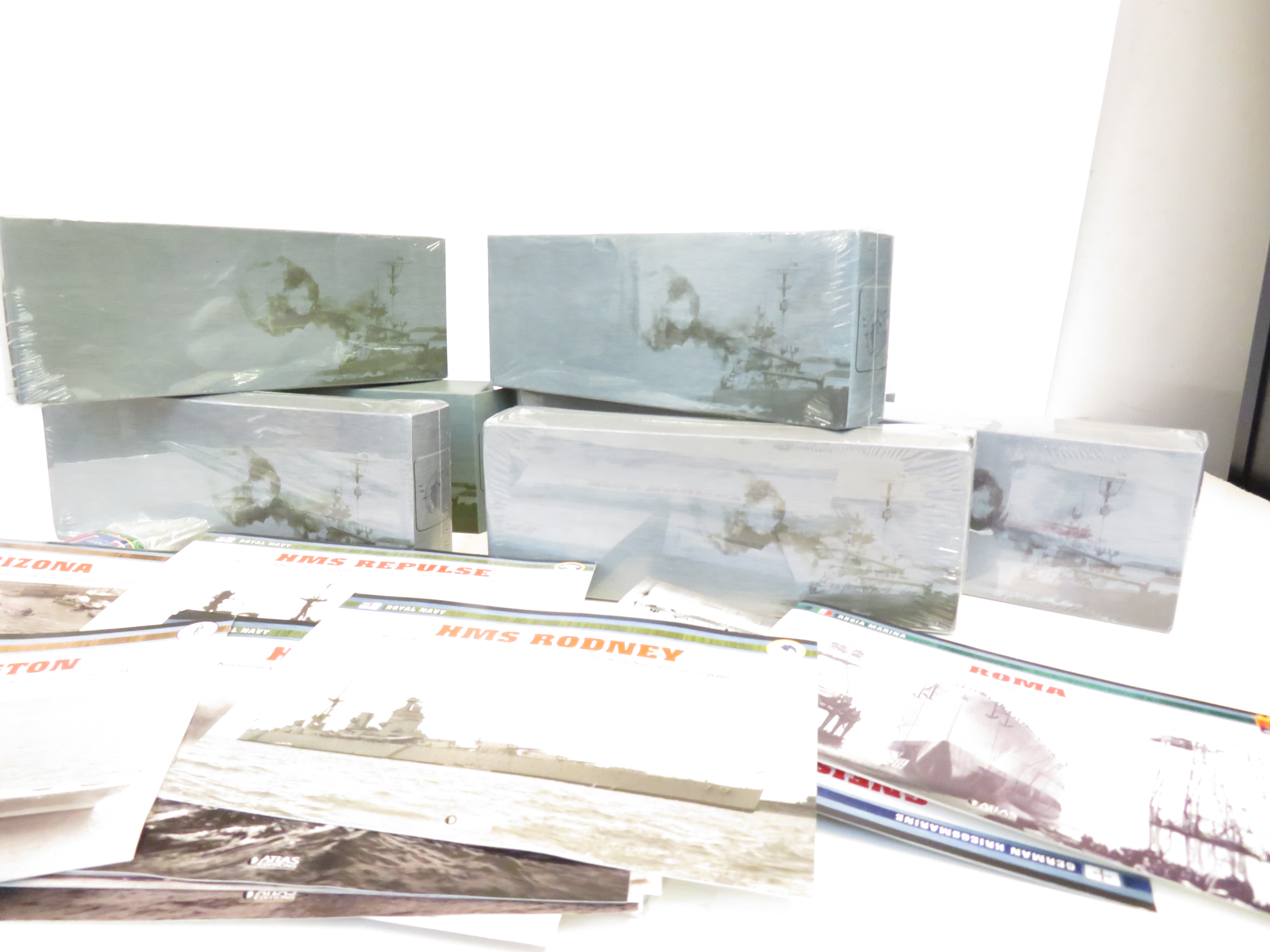 Collection of boxed model battle ships (Total of 7