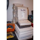 35 boxed cabinet plates