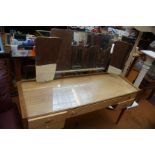 A. C Handcraft Retro dressing table with 3 mirrors