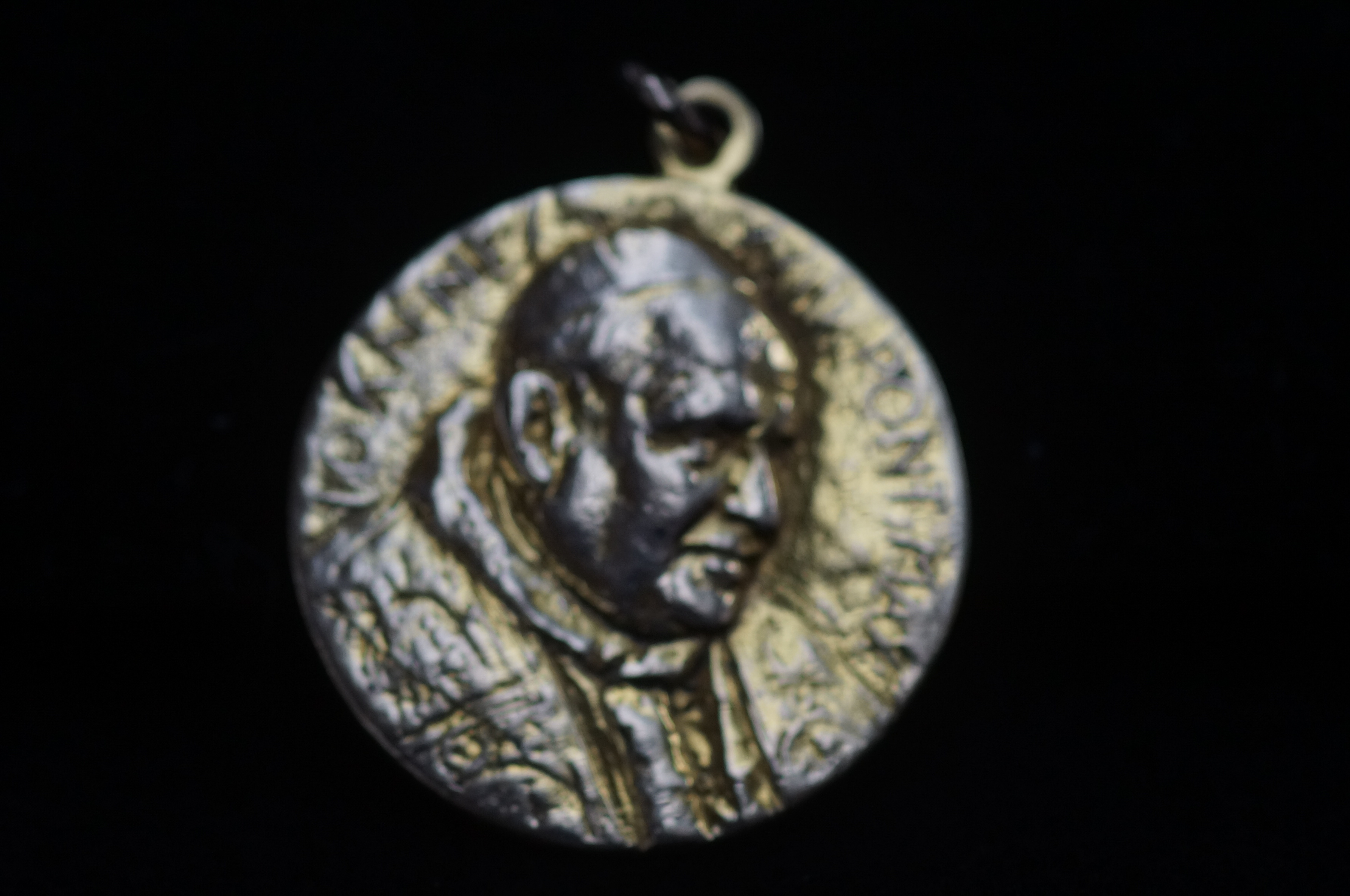 Pope John XXIII 9ct Gold pendant. Total weight 16. - Image 3 of 4