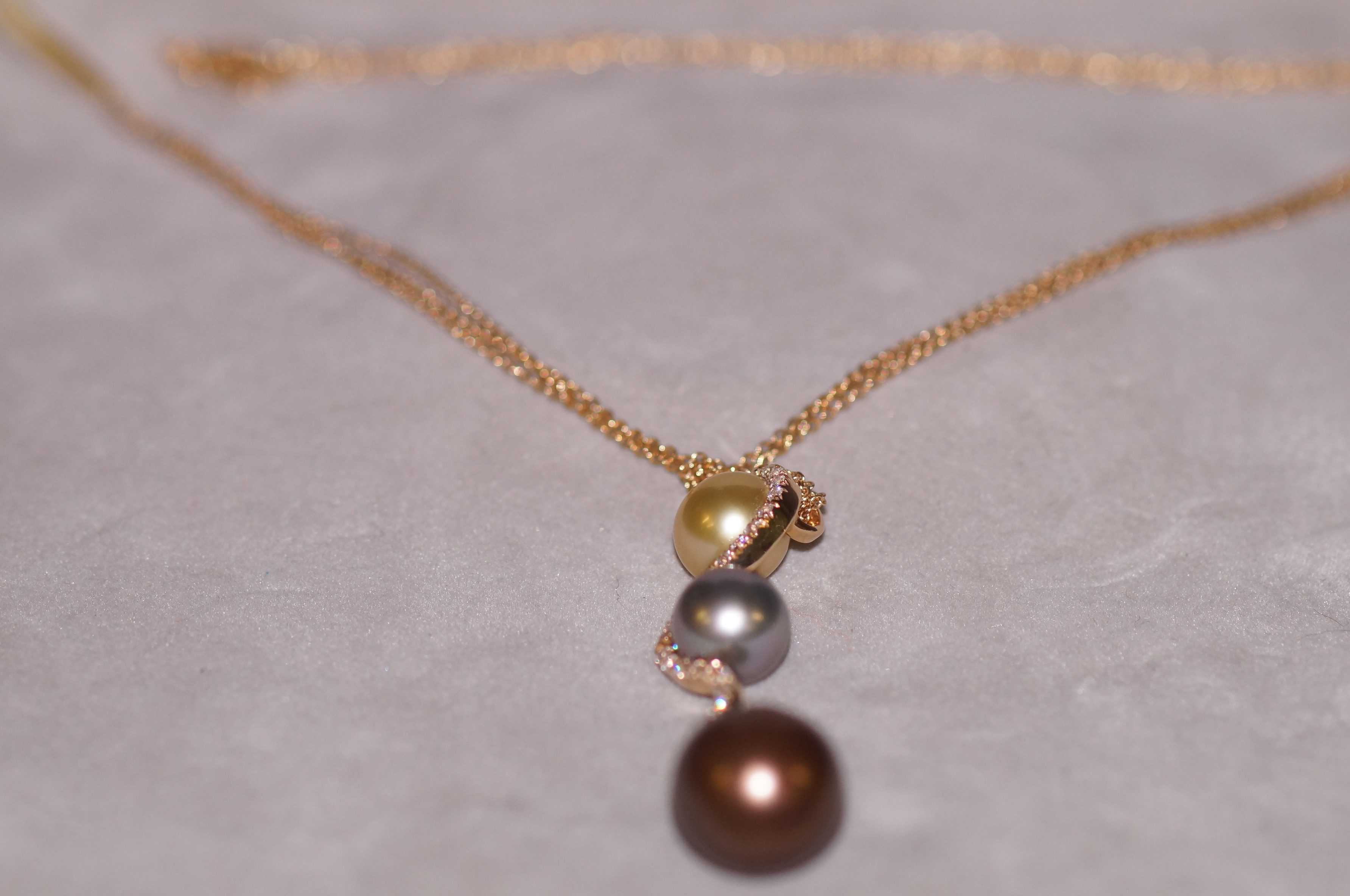 18ct gold necklace with pearls and diamond pendant