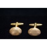 A pair of 9ct gold cufflinks- 8.3 grams
