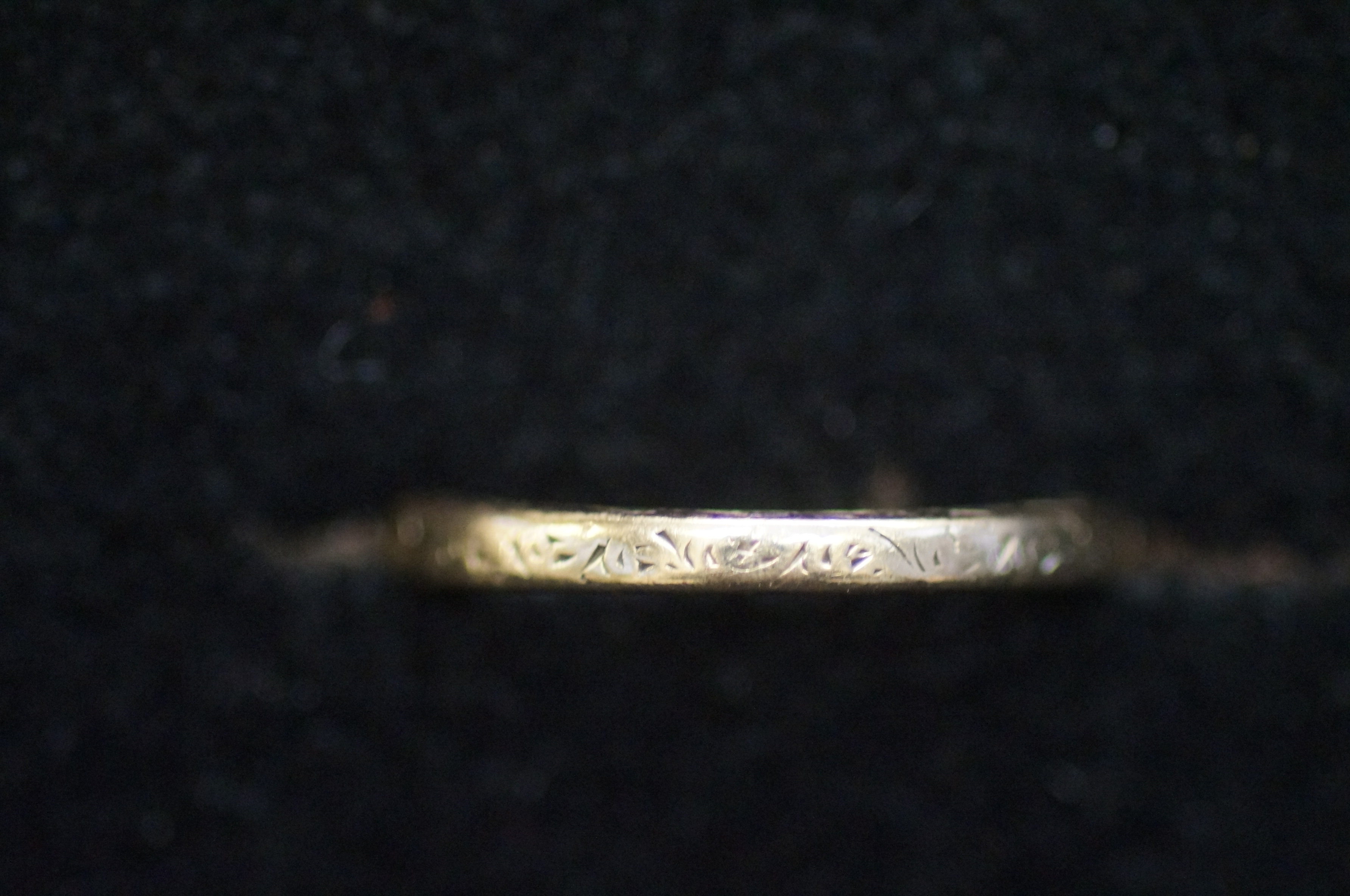 A 9ct gold ring 2.1 grams, size- J