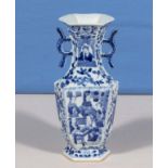 A Chinese blue and white handled vase, 23cm