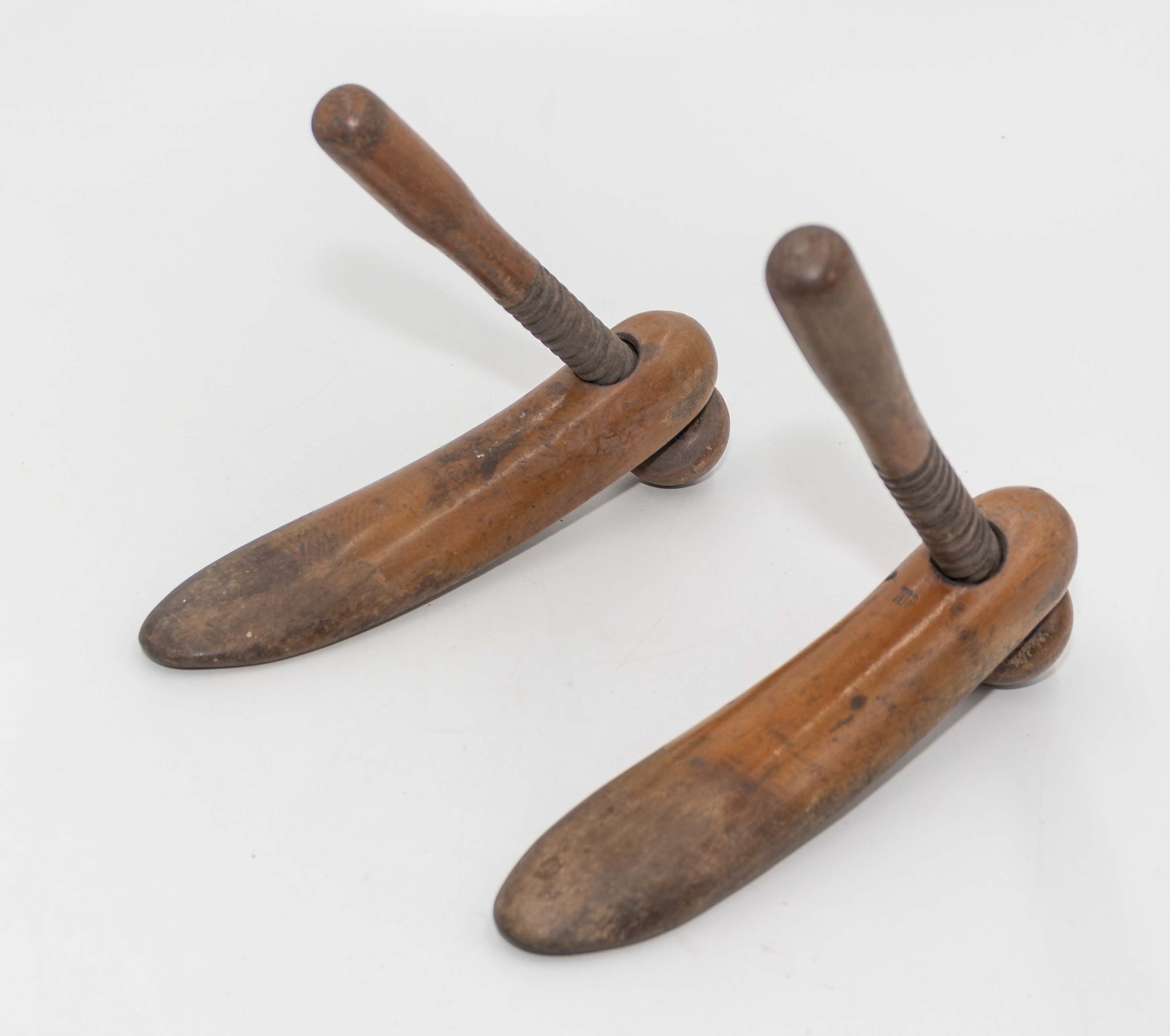 Two pair of vintage wooden shoe stretchers - Image 3 of 3