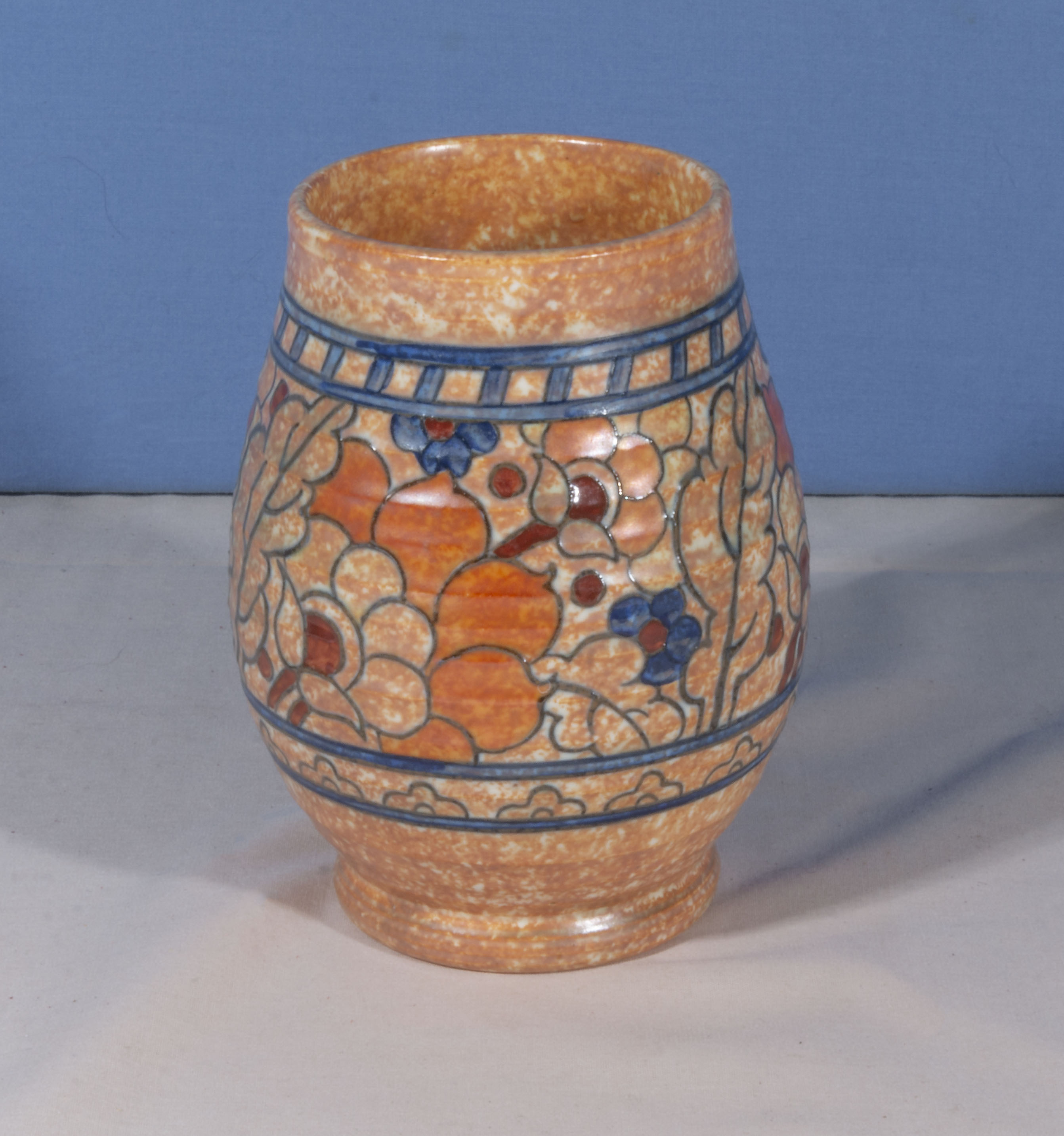 A small Crown Ducal Charlotte Rhead vase, 15cm tall - Image 4 of 6