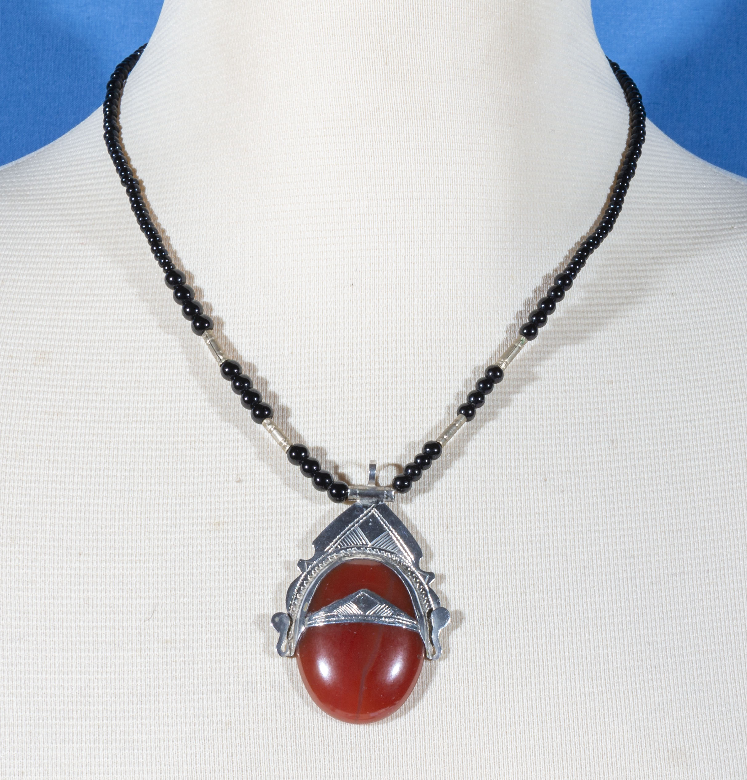 Vintage Tuareg necklace with silver and large Carnealian from Mali/Niger