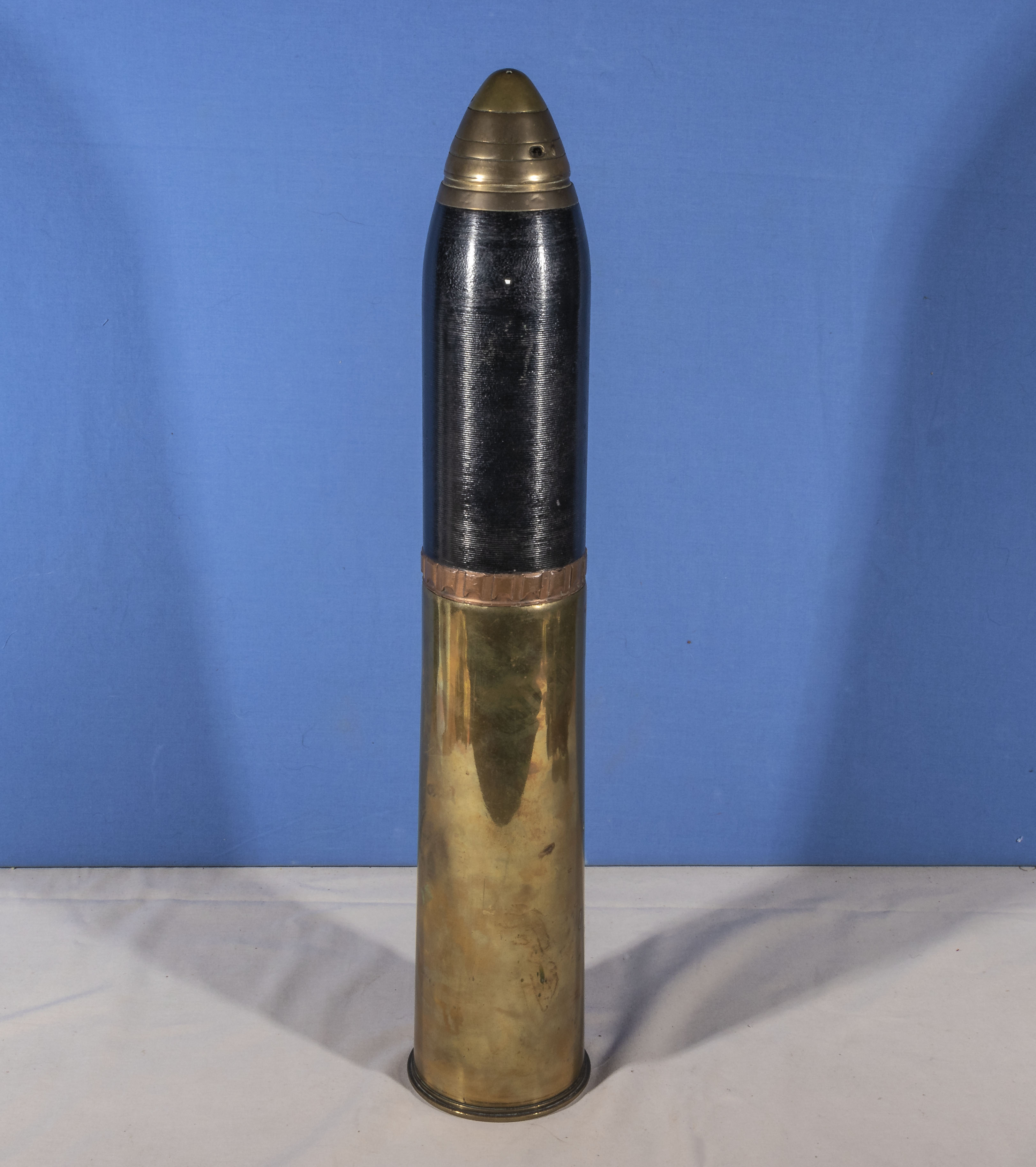 A WW2 18lb shell and case marked 1524 - Image 2 of 3