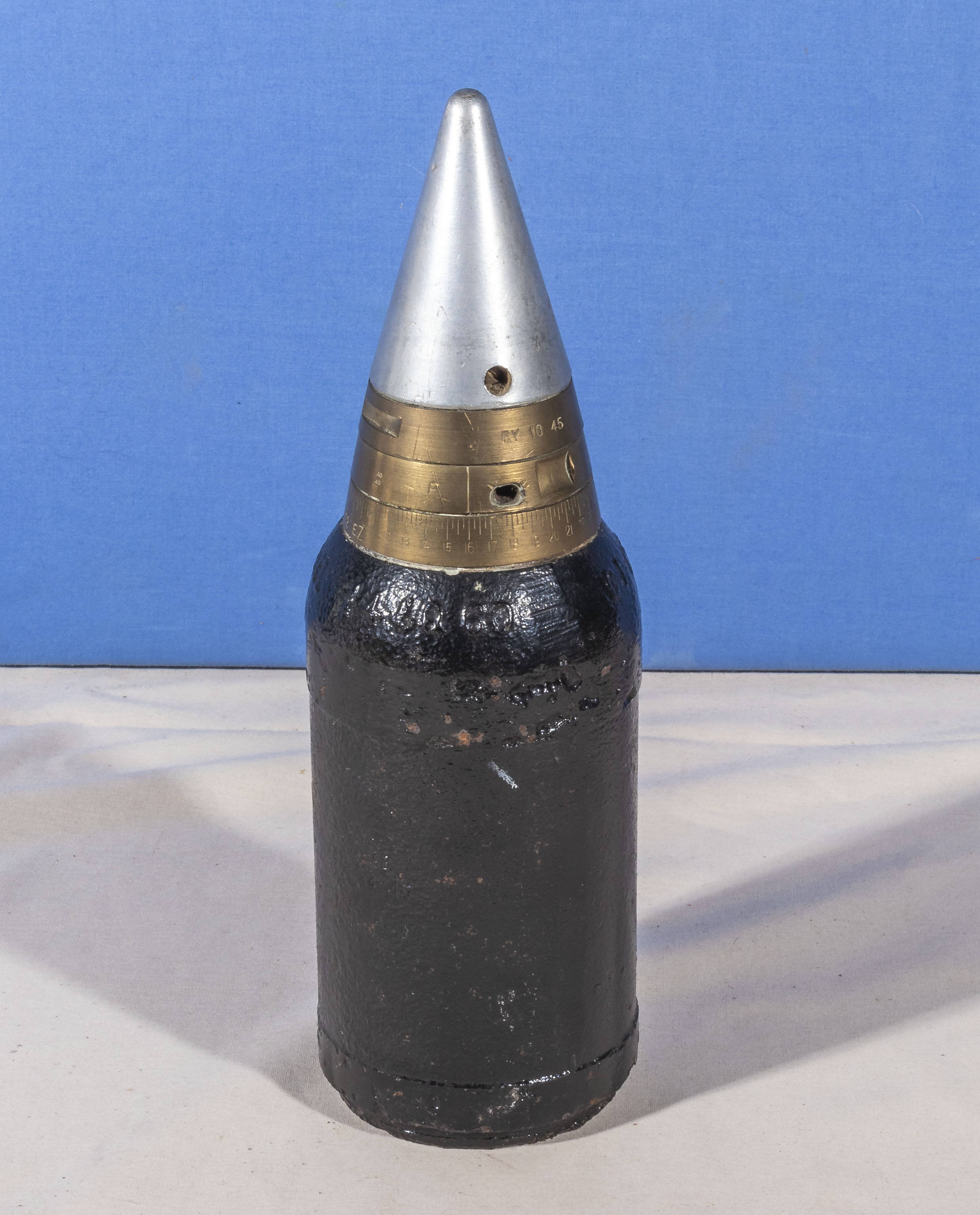 A WW2 shell marked 390 Mk 2A F2 E7, 460 Q60 CY 10 45