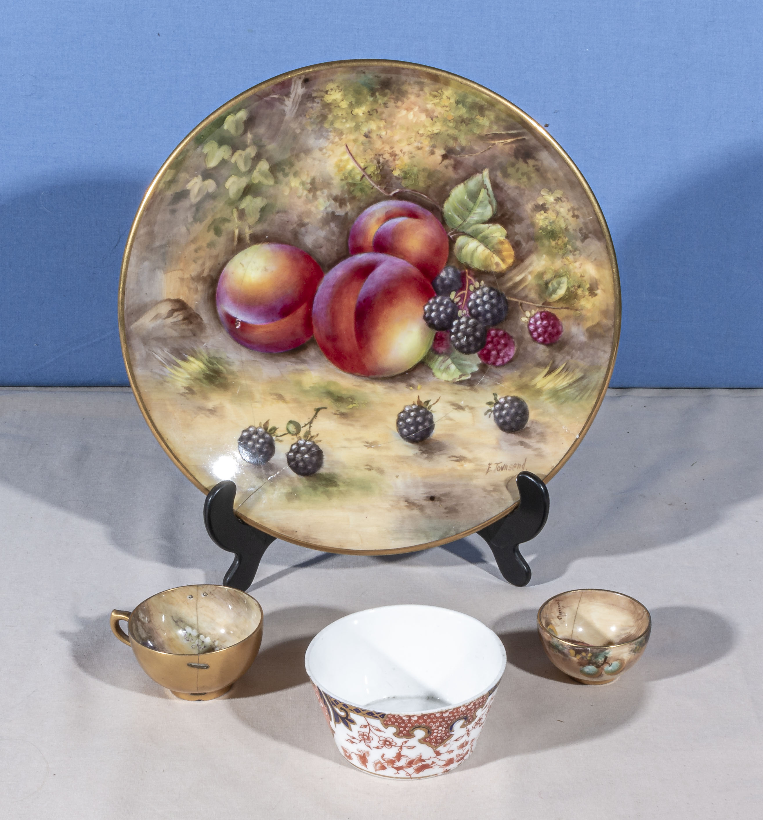 A finely painted Royal Worcester cabinet plate signed by F.Townsend depicting peaches and