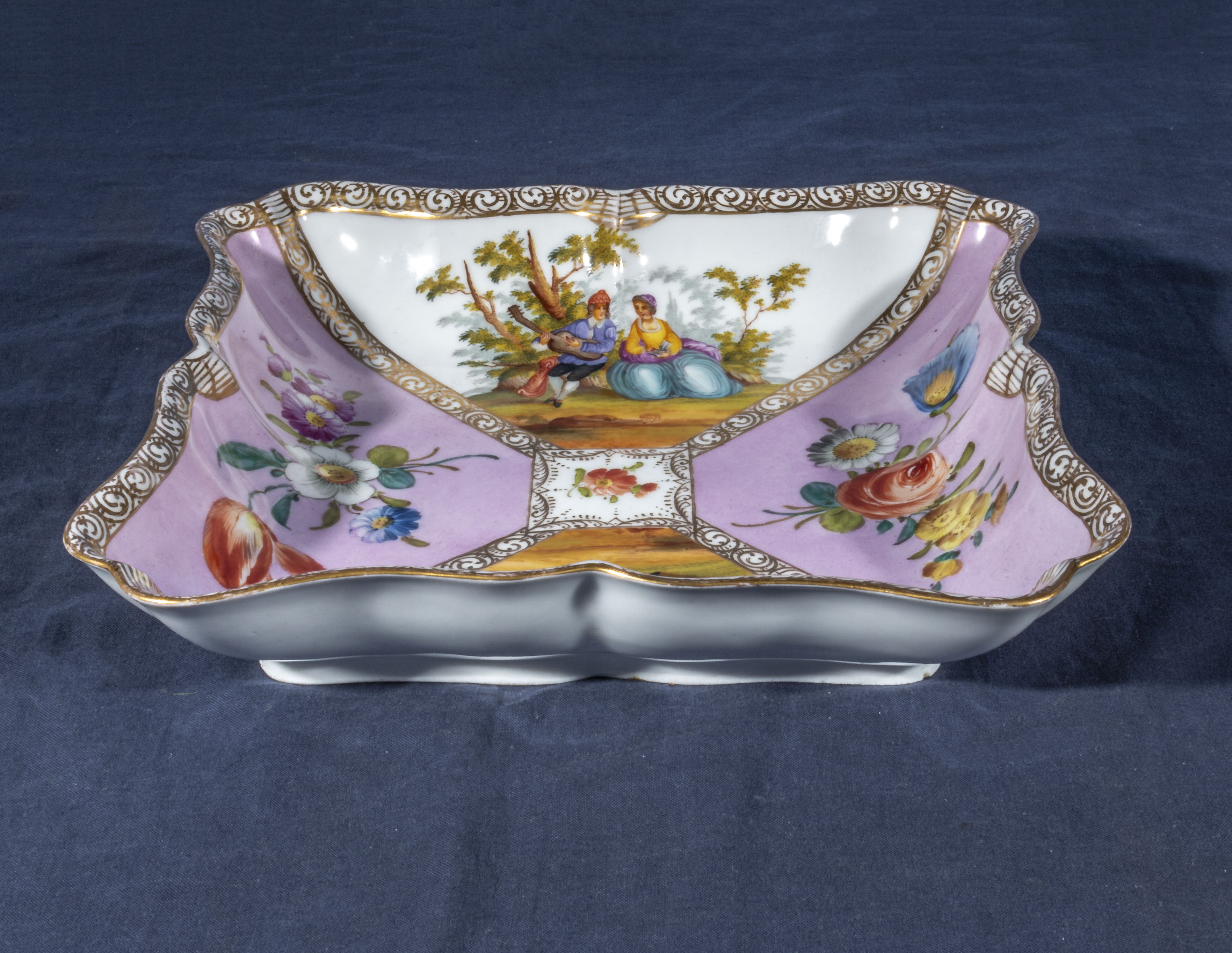 An antique porcelain Augustus Rex Dresden square shaped dish, decorated in panels with a courting - Image 2 of 4