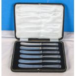 Victorian period boxed set of 6 silver handled butter/fruit knives, in as new condition,