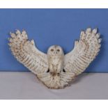 A pottery owl wall plaque, wingspan 24cm