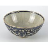 A rare Chinese 16/17th century Ming Wanli Swatow heron or egret blue and white bowl, 15.3cm dia. and