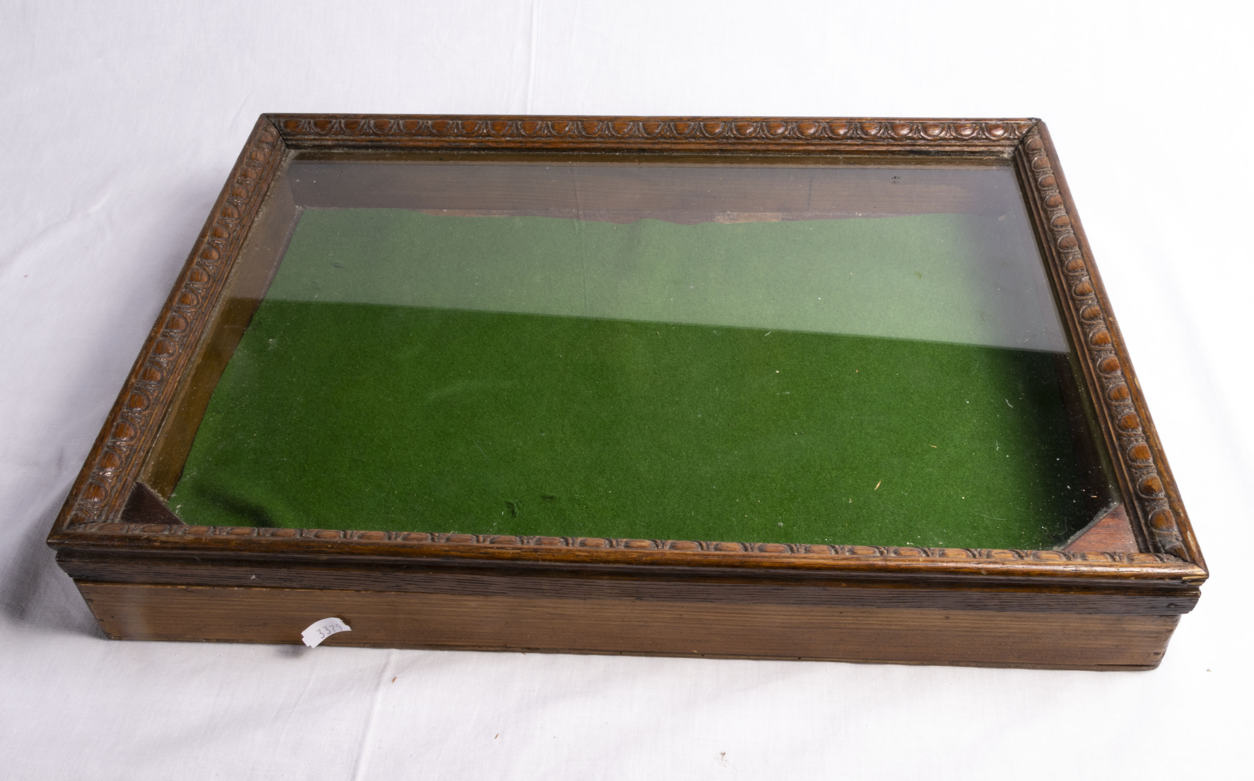 A small table top display case