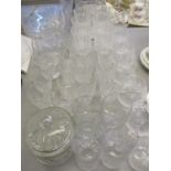 Mixed late 20th century glassware to include cut glass brandy balloons