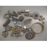Silver and costume jewellery to include brooches, a charm bracelet and other items