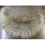 A 1980s lynx fur collar, 38" long approximately