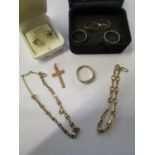 A selection of 9ct gold jewellery to include a gents gypsy ring set with a single diamond, a gold