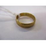 A 22ct gold wedding band, 3.1g