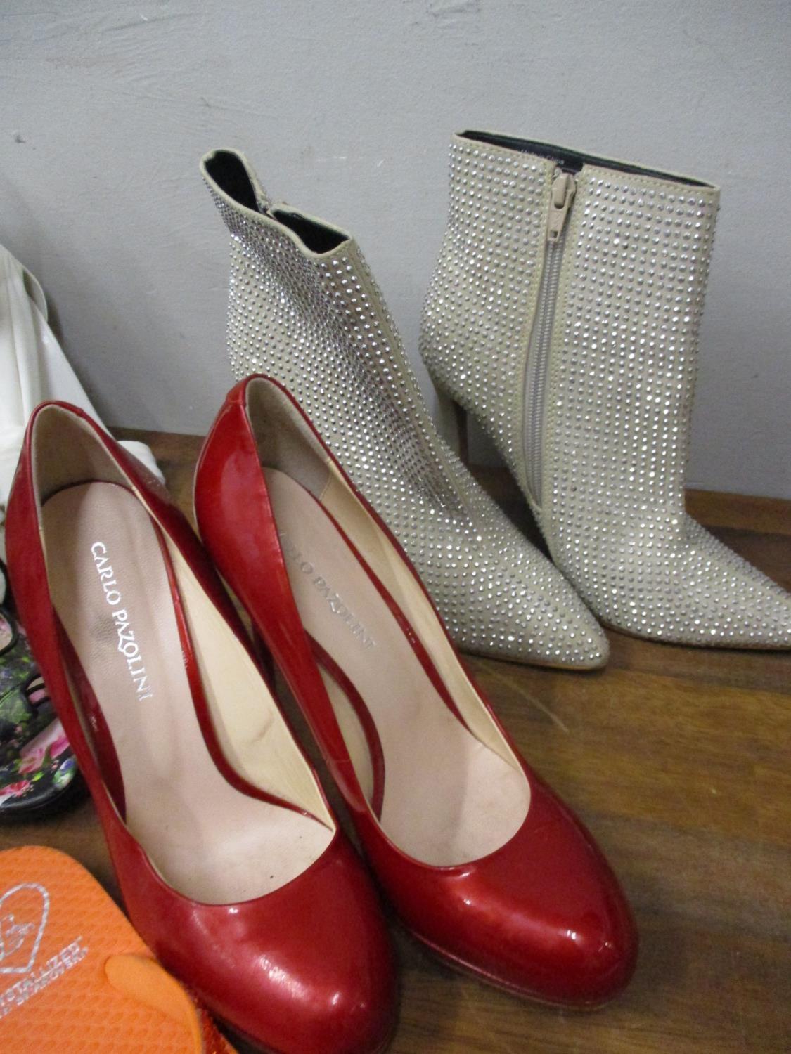 A quantity of ladies high street fashion shoes, to include Versace, Aldo & Guess, Carlo Pazolini, - Image 3 of 4