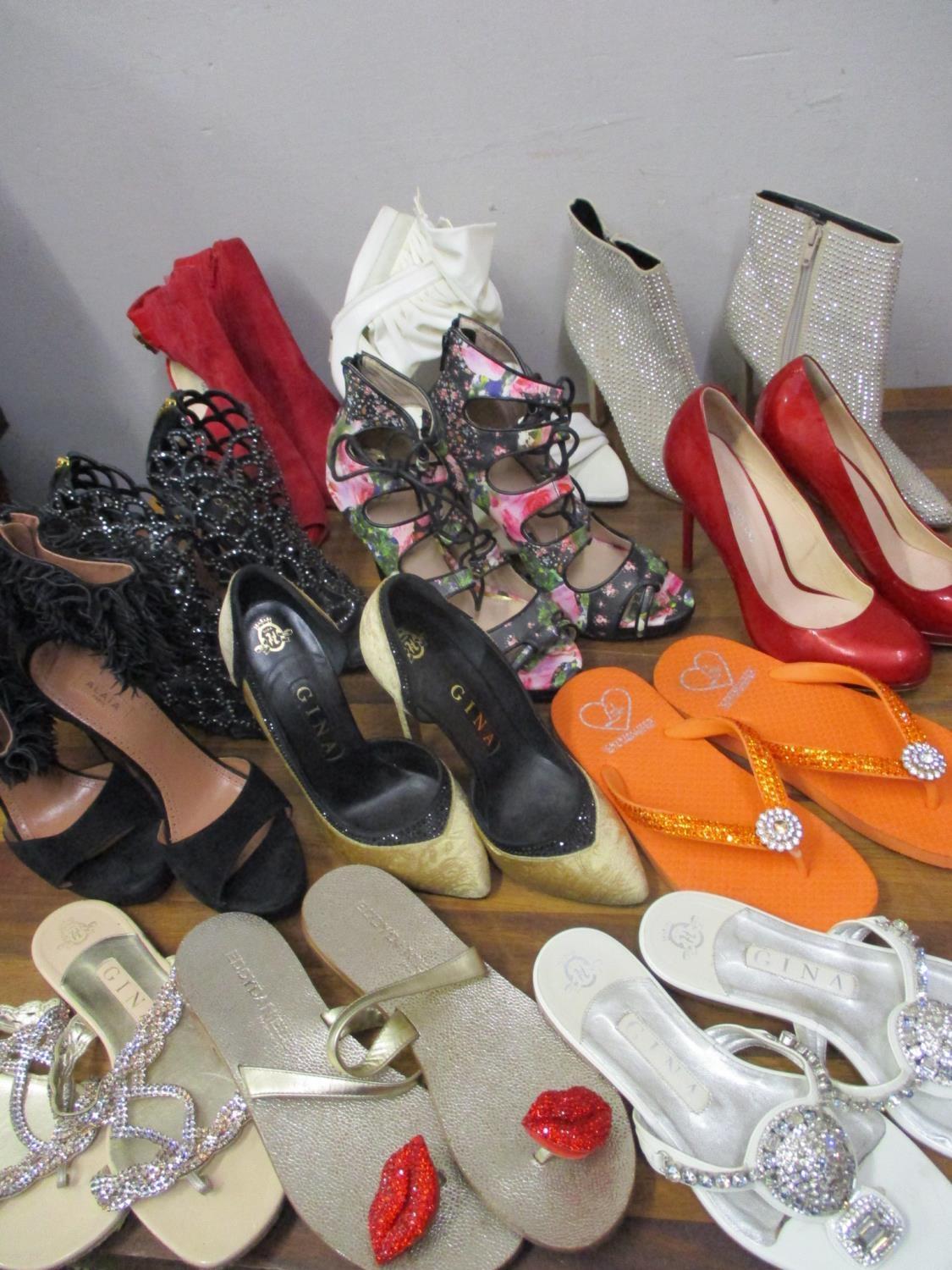 A quantity of ladies high street fashion shoes, to include Versace, Aldo & Guess, Carlo Pazolini,