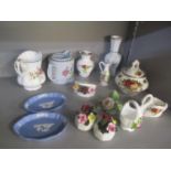 A small mixed lot to include Old Country Roses china, Wedgwood Jasperware and other items