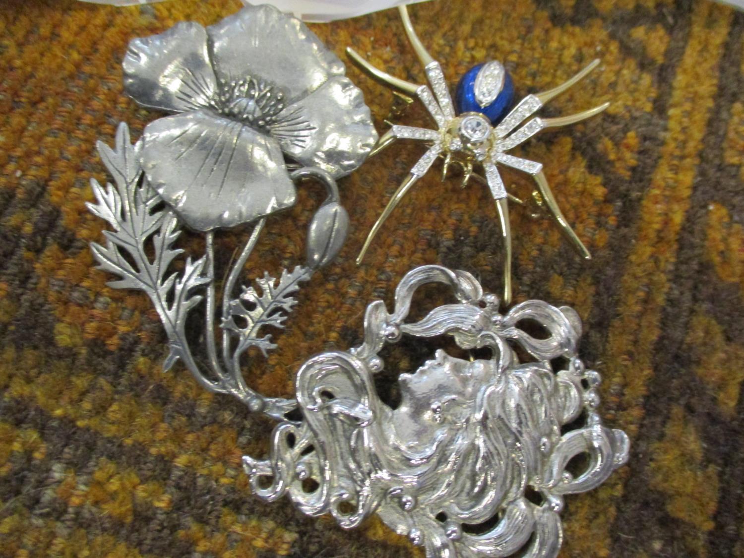 A quantity of various costume jewellery brooches to include insects, bugs and others, including - Image 5 of 5