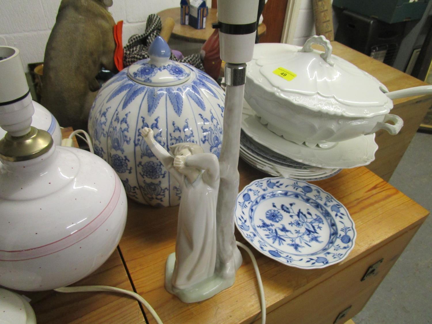 A selection of ceramics to include a Lladro figural table lamp, Italian Spode blue and white bowl, a - Image 3 of 3