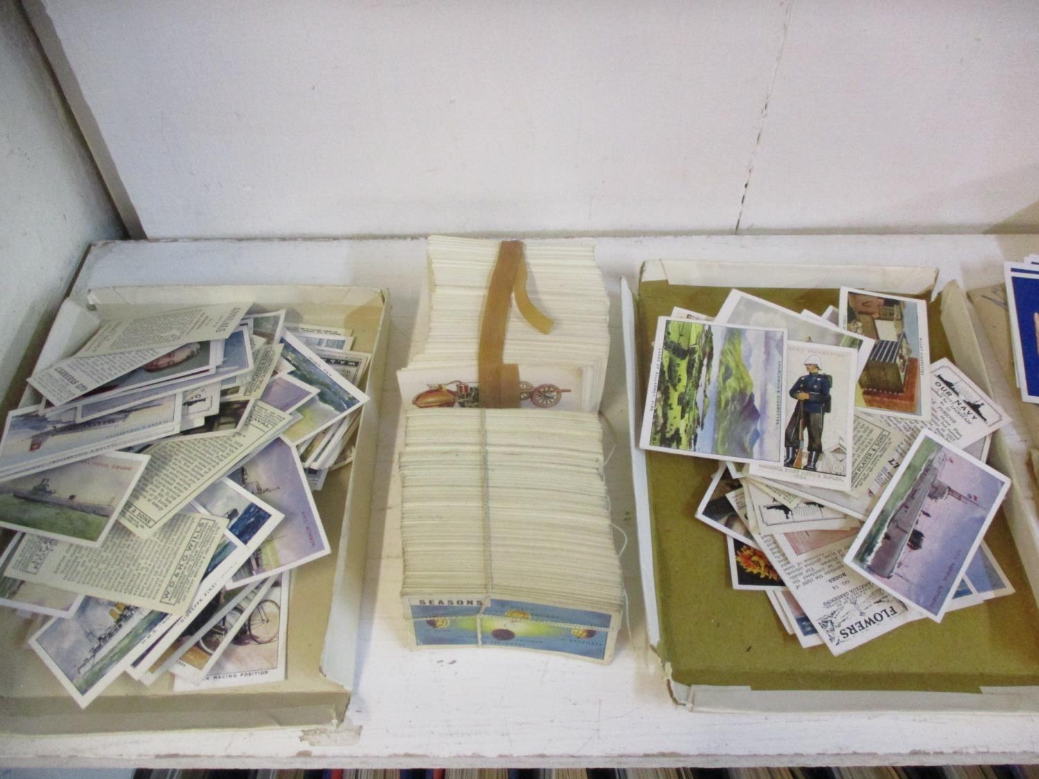 WWII collectors magazines in folders, early 20th century cigarette cards and Penguin and other books - Image 2 of 4