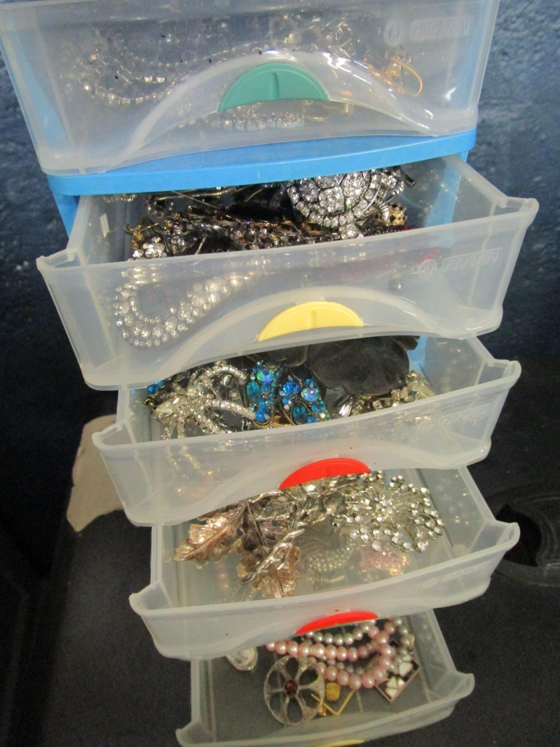 A quantity of various costume jewellery brooches to include insects, bugs and others, including